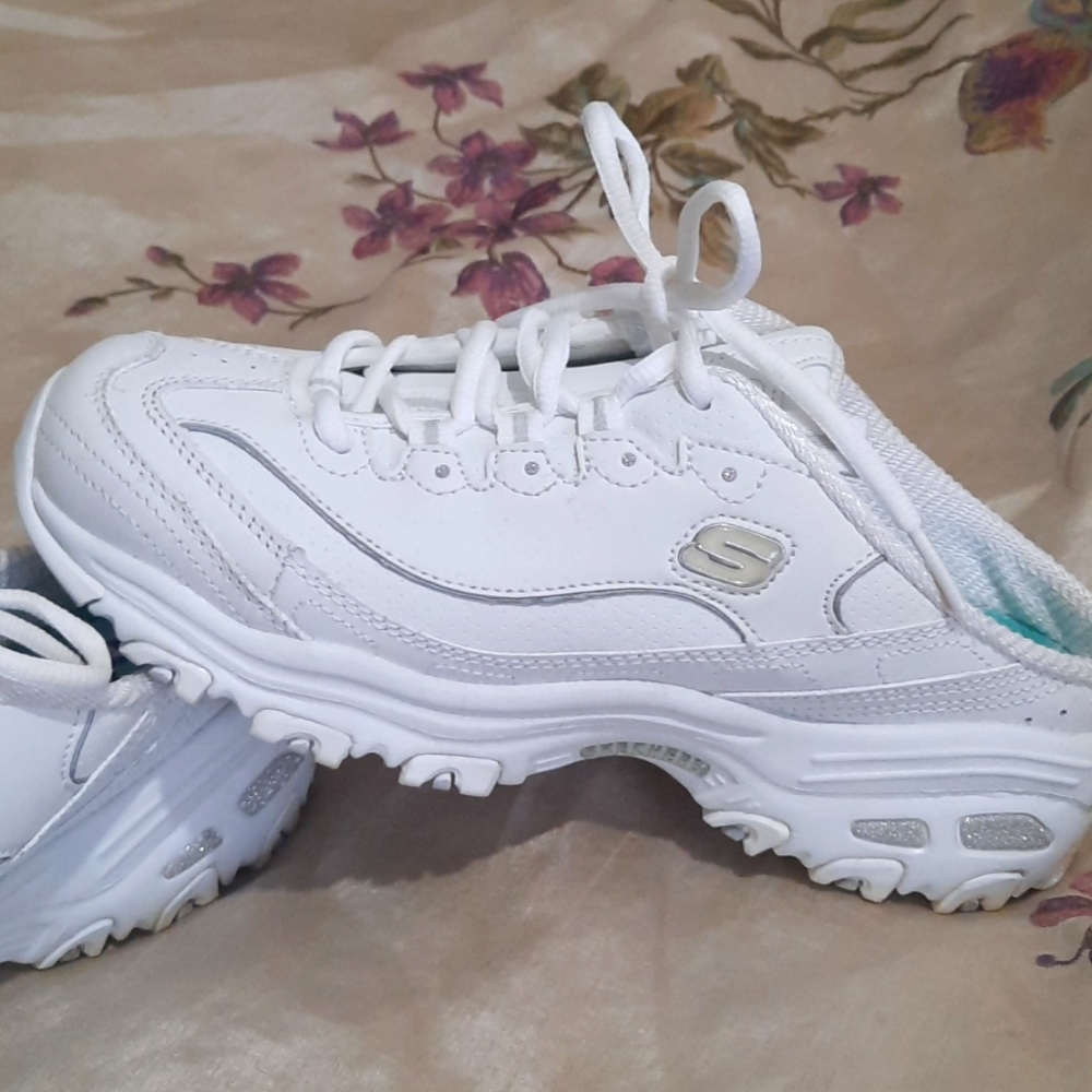SKECHERS slip on shoes